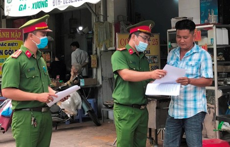Nỗ lực giữ gìn trật tự đô thị,

an toàn giao thông