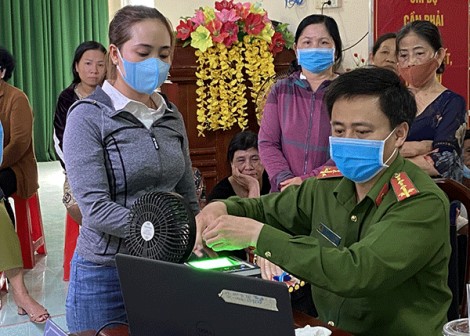 Công an TP Cần Thơ tổ chức cấp căn cước công dân có gắn chíp 24/24 giờ trong ngày