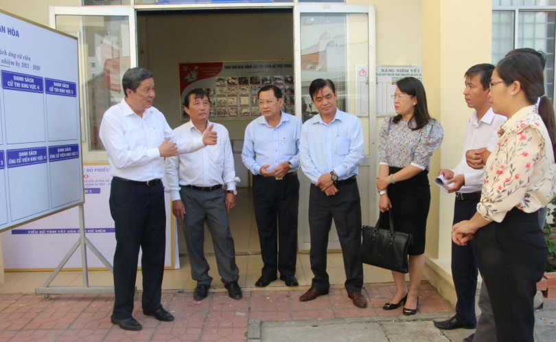Giám sát để đảm bảo cuộc bầu cử diễn ra dân chủ, công bằng, 
đúng pháp luật