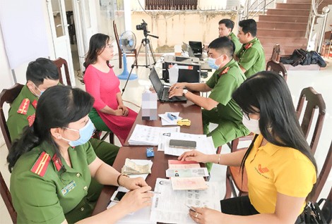 Đơn giản hóa thủ tục hành chính liên quan đến giấy tờ công dân