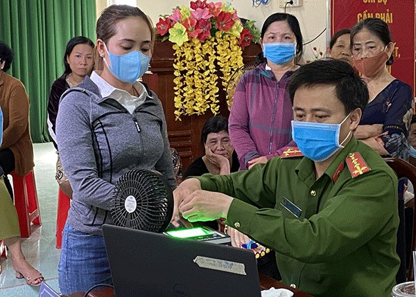 Công an các tỉnh, thành phố cấp căn cước công dân trong dịp nghỉ lễ 30-4 và 1-5