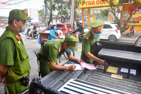 Phối hợp kiểm tra, xử lý nghiêm trường hợp đậu, đỗ xe không đúng quy định