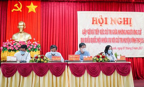 Những người ứng cử đại biểu Quốc hội, đại biểu HÐND thành phố gặp gỡ, tiếp xúc cử tri