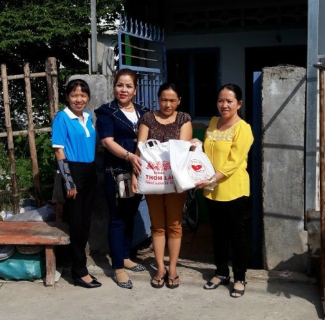 Tận tụy phục vụ nhân dân