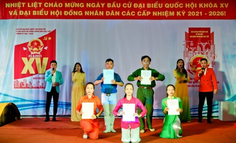 Đổi mới hình thức

văn nghệ tuyên truyền