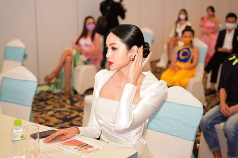 BTC nói gì khi Á hậu Lương Mỹ Kỳ bị chê quá non để ngồi ghế BGK Đại sứ Du lịch Cửu Long 2021 ?