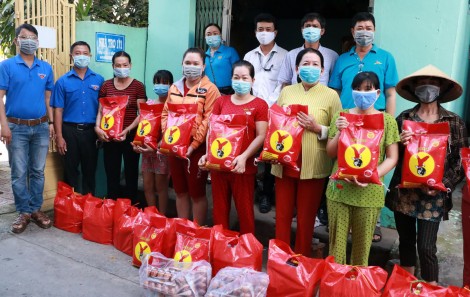 Nhiều hoạt động chăm lo

công nhân có hoàn cảnh khó khăn
