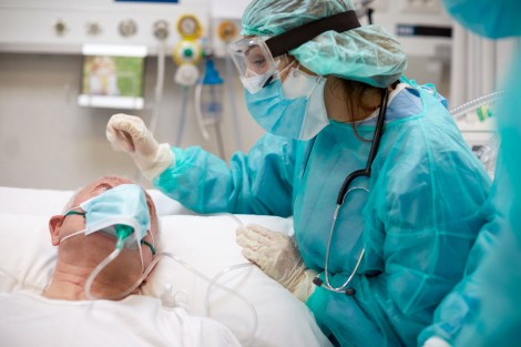 Nhiều nhân viên y tế cân nhắc bỏ nghề