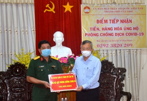 Hơn 7,3 tỉ đồng tiền mặt và quà hỗ trợ phòng, chống dịch COVID-19