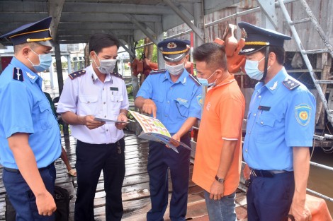 Phối hợp tuyên truyền an toàn giao thông thủy gắn với công tác phòng, chống dịch COVID-19