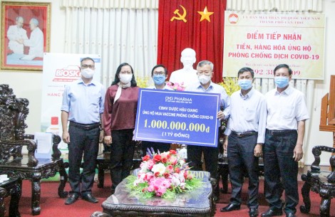 Tiếp nhận tiền ủng hộ phòng, chống dịch COVID-19
