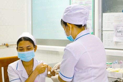 Ðẩy tiến độ, mở rộng độ bao phủ tiêm vaccine ngừa COVID-19