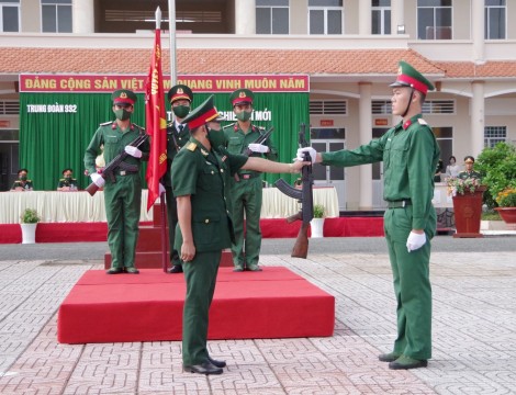 90 chiến sĩ mới tuyên thệ