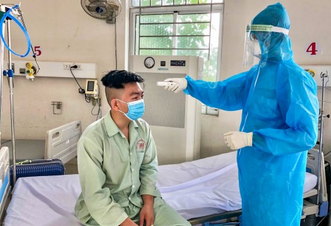 Ngành y tế Cần Thơ triển khai kịch bản tiếp nhận,

điều trị với tình huống có nhiều bệnh nhân COVID-19