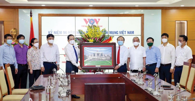 Phó Chủ tịch Thường trực Quốc hội

chúc mừng các cơ quan báo chí Trung ương nhân Ngày Báo chí Cách mạng Việt Nam
