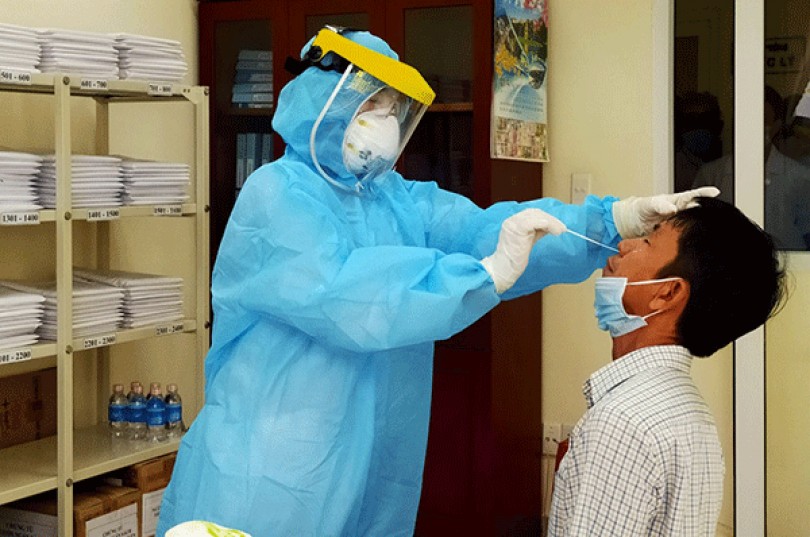 Xét nghiệm SARS-CoV-2 tất cả nhân viên y tế và người lao động