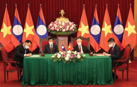 Tổng Bí thư, Chủ tịch nước Lào đến Hà Nội bắt đầu thăm hữu nghị chính thức Việt Nam
