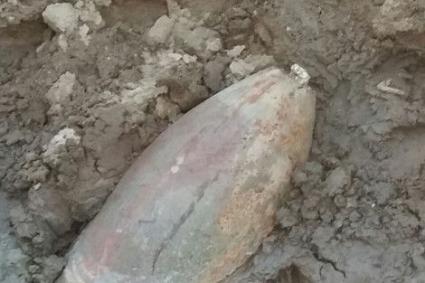 Người dân phát hiện quả bom nặng 500kg khi đang bơm cát