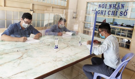 Phòng, chống dịch COVID-19,

cấp nước sạch liên tục phục vụ người dân