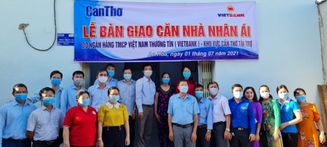 Bàn giao "Căn nhà nhân ái" cho hộ nghèo tại phường An Hòa