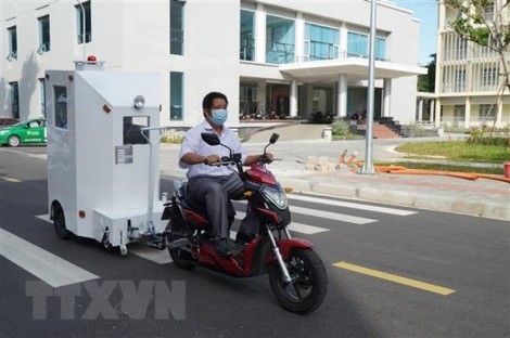 Sinh viên sáng chế cabin chở bệnh nhân COVID-19 trong khu cách ly ​