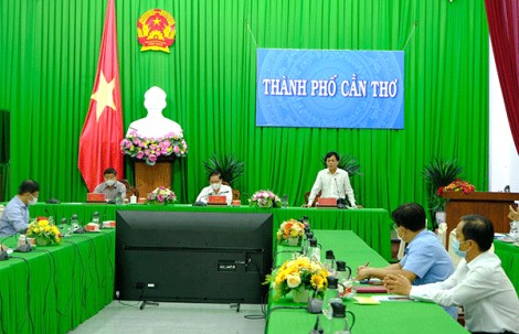 Tổ chức phân luồng phương tiện, đảm bảo vận tải hàng hóa thông suốt 24/24