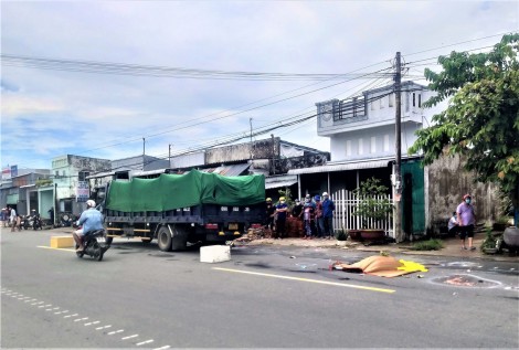 Cà Mau: Xe máy va chạm xe tải, 2 phụ nữ tử vong tại chỗ
