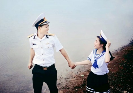 Em tin anh như tin con sóng mãi vỗ bờ