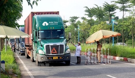 "Tuyệt đối không để đình trệ lưu thông hàng hóa khi giãn cách xã hội"