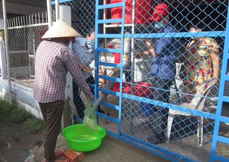 “Cây ATM gạo” hỗ trợ người khó khăn