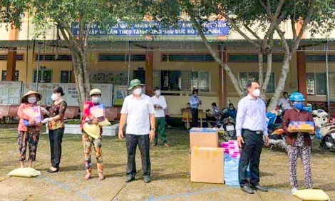 Nỗ lực phòng, chống dịch, vừa cung ứng hàng hóa, chăm lo an sinh xã hội