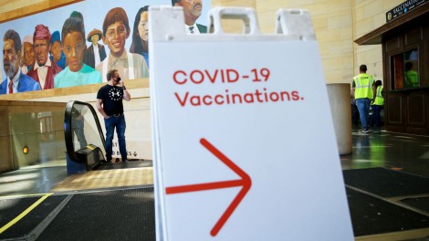 Mỹ, Israel hối thúc người dân tiêm vaccine