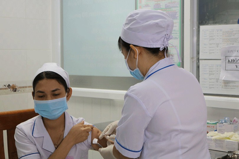 Thủ tướng Chính phủ chỉ đạo khẩn trương nghiên cứu, sản xuất vaccine phòng COVID-19 trong nước