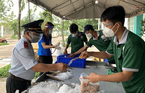 Kiểm tra an toàn vệ sinh thực phẩm tại các điểm bán hàng bình ổn giá, "mang chợ ra phố"