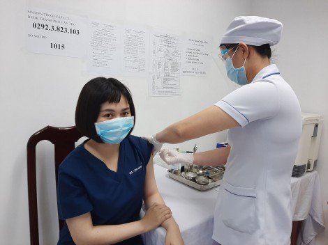 Đẩy nhanh tiến độ thực hiện chiến dịch tiêm chủng vaccine phòng COVID-19