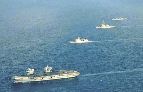 Nhóm tác chiến tàu sân bay Anh thị uy trên Biển Đông