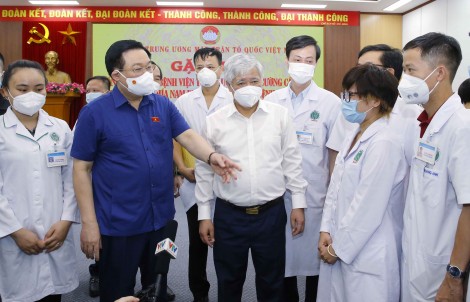 Các y, bác sĩ đã đặt lợi ích quốc gia lên trên hết
