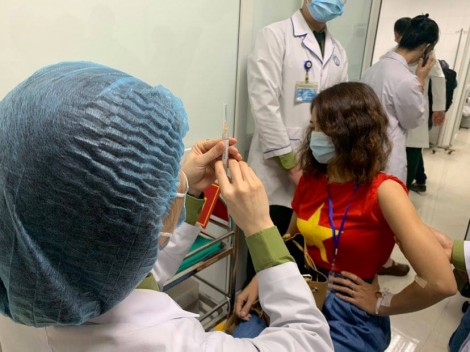 Họp khẩn xem xét dữ liệu thử nghiệm lâm sàng vaccine Nanocovax
