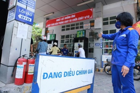 Giữ ổn định mặt hàng xăng RON95-III và E5 ZRON92, chỉ giảm giá dầu