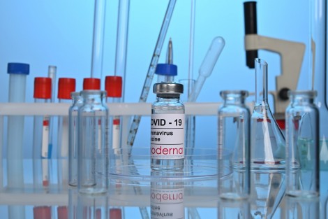 Vaccine Moderna an toàn và hiệu quả với thanh thiếu niên