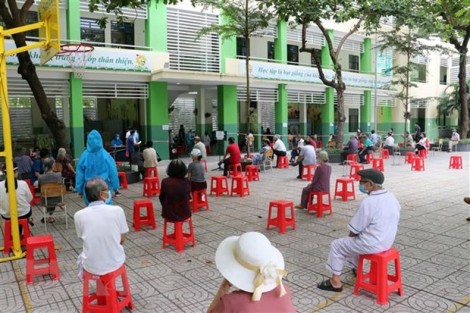 Ngày 14/8 ghi nhận 9.716 ca nhiễm mới COVID-19, 349 ca tử vong