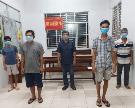 Bắt quả tang nhóm đối tượng tụ tập đá gà