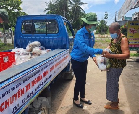 Không để dân thiếu ăn, thiếu hỗ trợ y tế