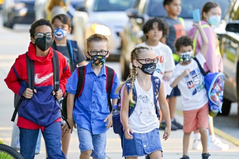 Tổng thống Mỹ đe dọa hành động pháp lý với các bang phản đối đeo khẩu trang