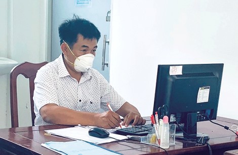Nhiễm COVID-19 vẫn không rời nhiệm vụ