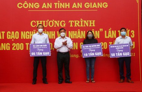 Công an tỉnh An Giang tặng hơn 200 tấn lương thực, thực phẩm cho người nghèo