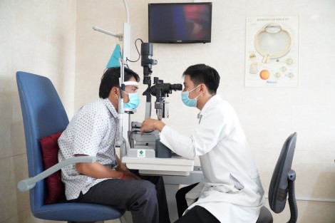 Phòng ngừa gia tăng tật khúc xạ do làm việc quá nhiều với thiết bị điện tử