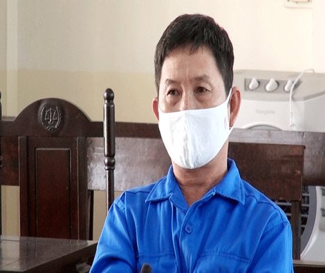 Lãnh 18 tháng tù vì kêu con đưa 3 người xuất cảnh trái phép