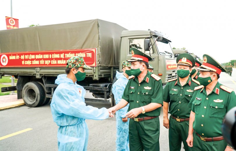 Đồng lòng, chung sức hỗ trợ người dân chống dịch