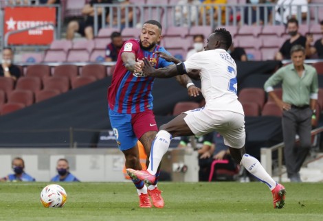 Depay - Người hùng mới của Barcelona